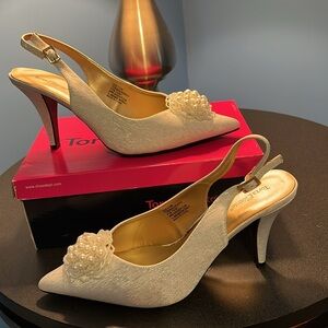 Torta Caliente Songbird Dress Shoes, White, Size 11 W